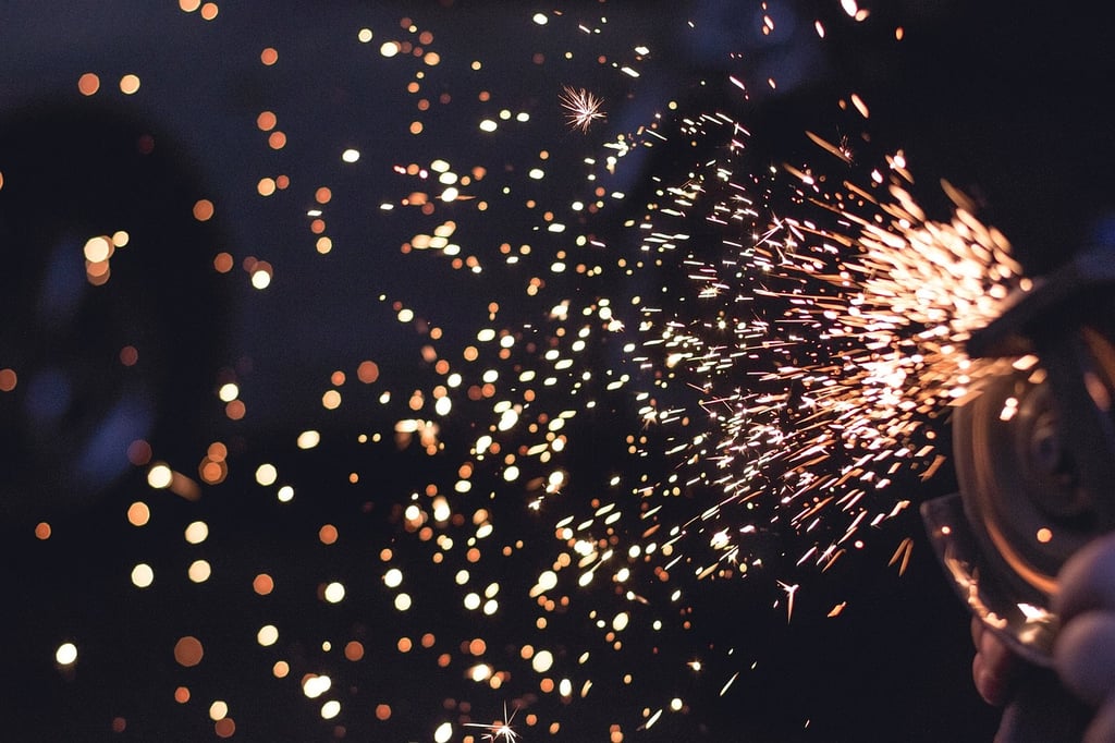sparks-692122_1280.jpg